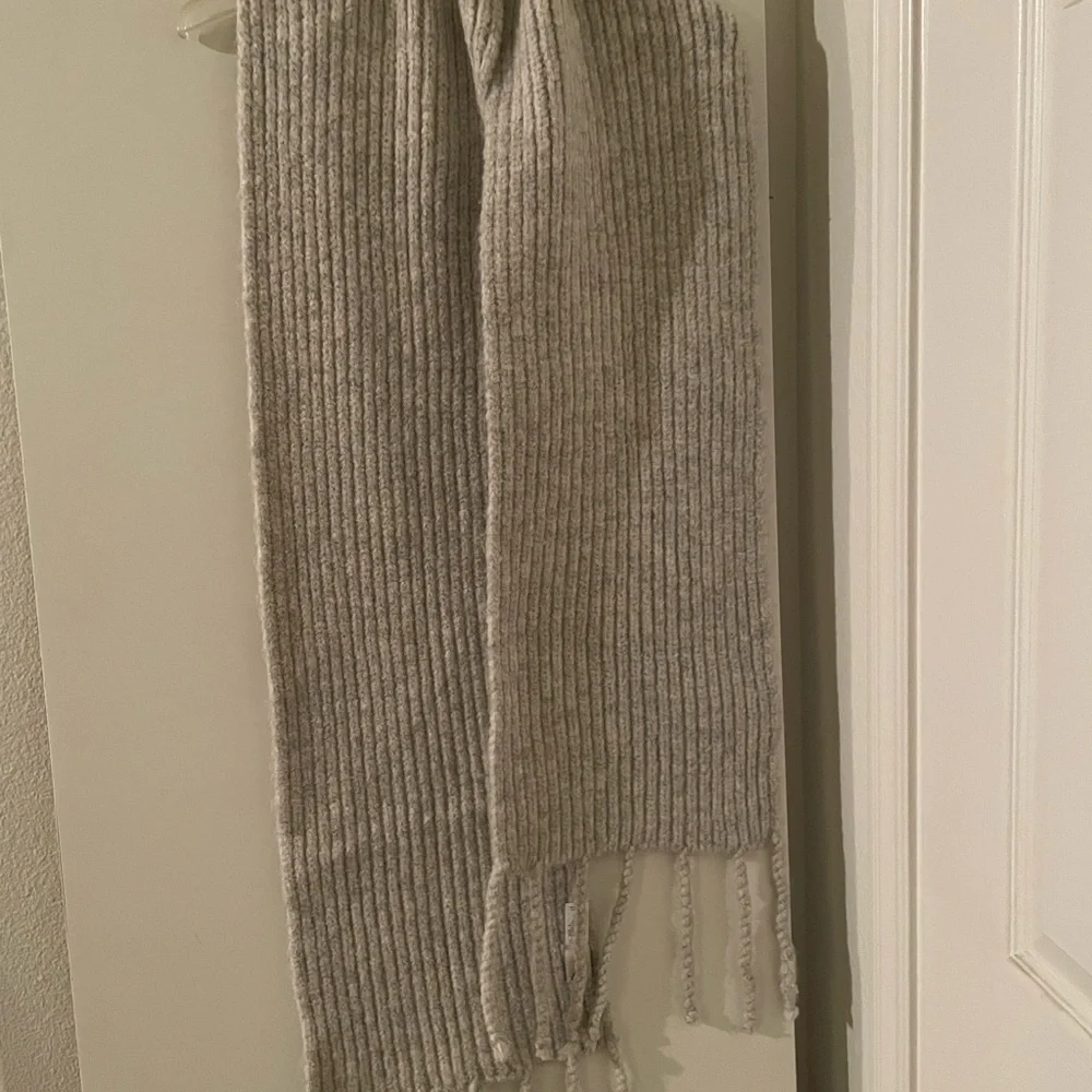 A New Day Winter Knit Scarf Oatmeal/Lt. Gray (9x72)
